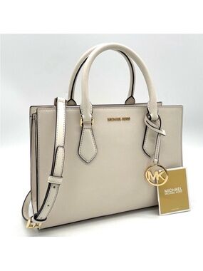 Michael Kors Sheila Medium
Satchel Crossbody Bag Light Cream